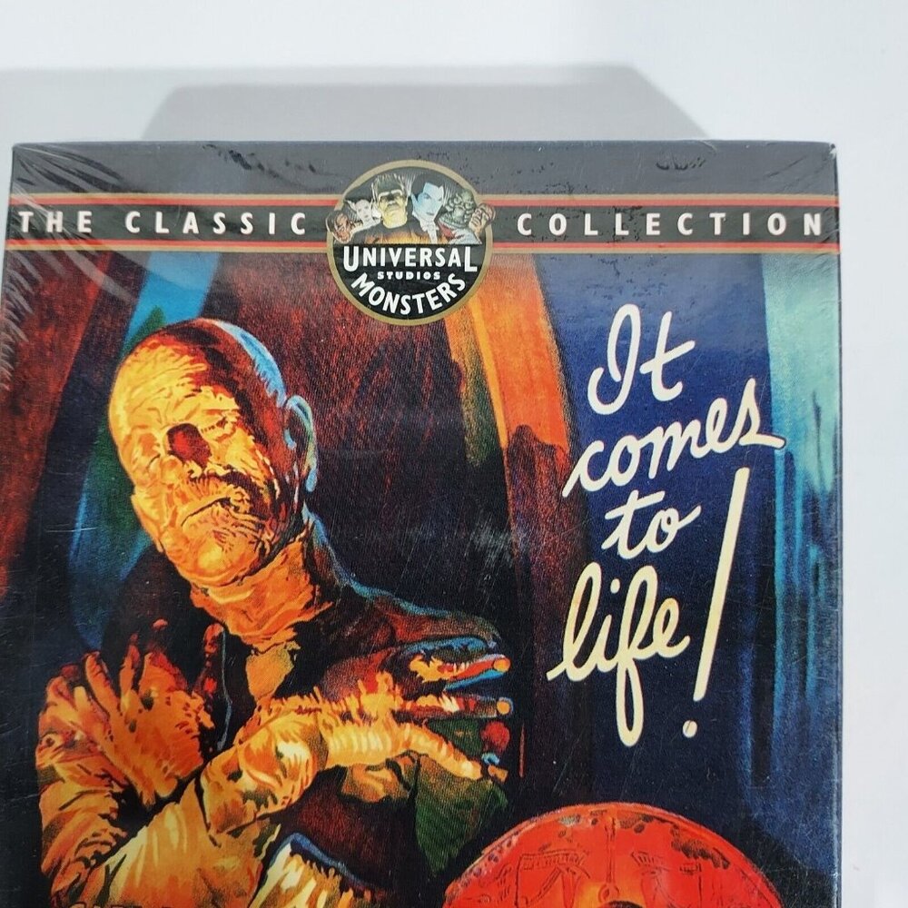 VHS The Mummy 1932 Version Universal Glow In The Dark 8" Figure Both Sealed - Picture 4 of 15